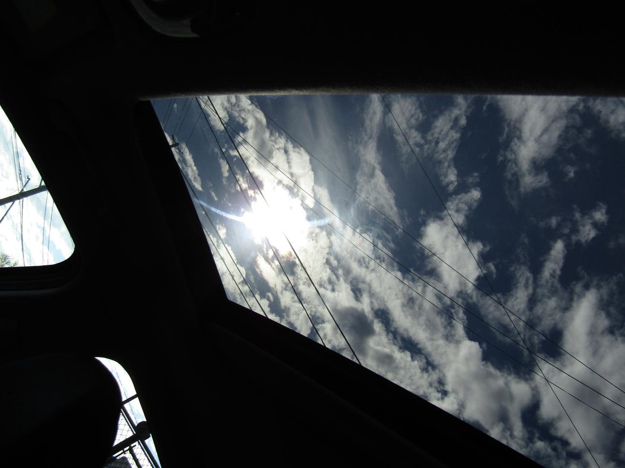 2023 Hyundai Elantra Preferred Tech, Navi, Blindspot, Sunroof, Leather, Alloy, *Certified* Photo