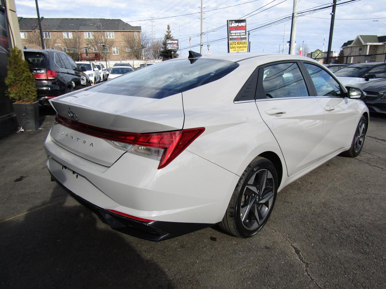 2023 Hyundai Elantra Preferred Tech, Navi, Blindspot, Sunroof, Leather, Alloy, *Certified* Photo