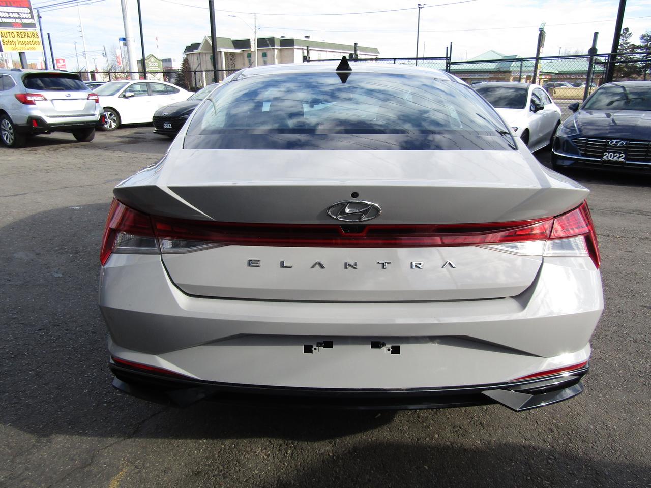 2023 Hyundai Elantra Preferred Tech, Navi, Blindspot, Sunroof, Leather, Alloy, *Certified* Photo