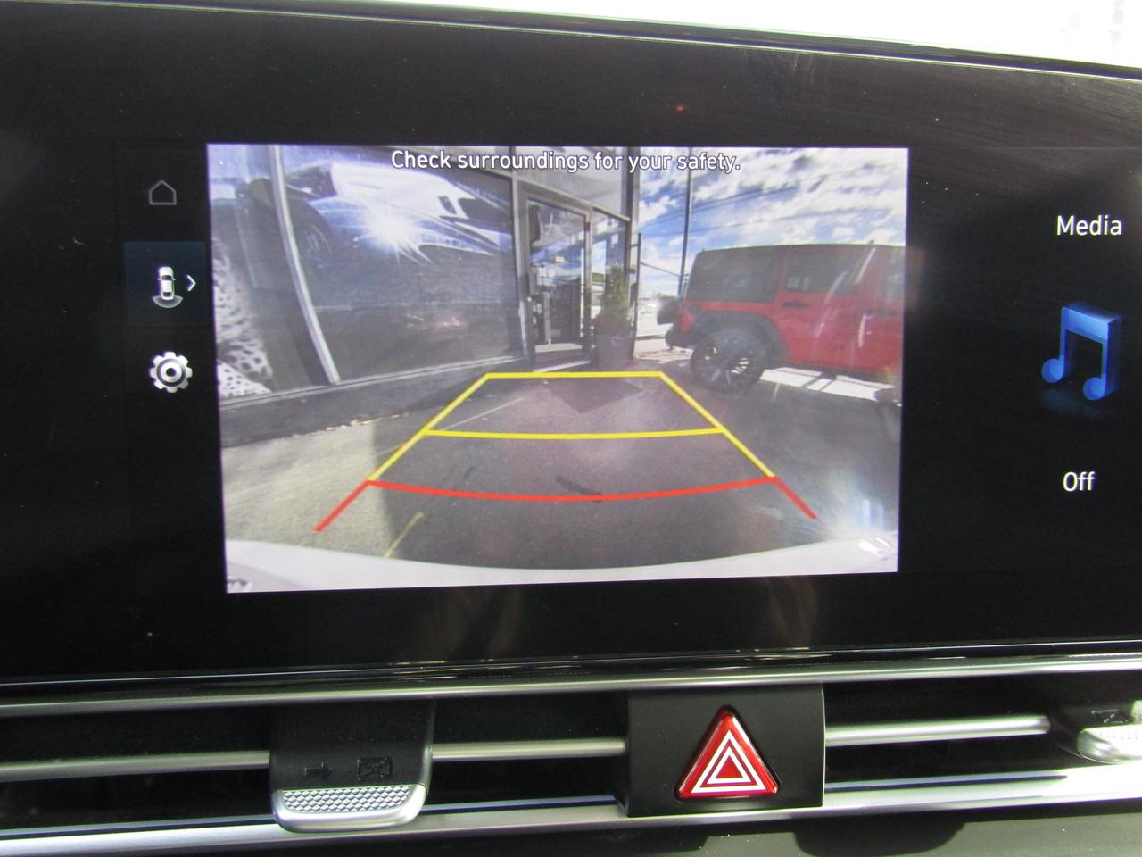 2023 Hyundai Elantra Preferred Tech, Navi, Blindspot, Sunroof, Leather, Alloy, *Certified* Photo
