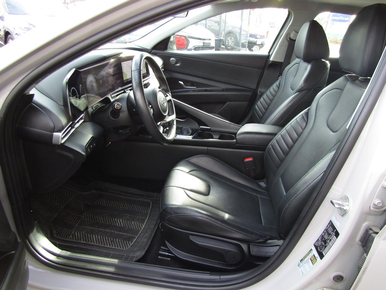 2023 Hyundai Elantra Preferred Tech, Navi, Blindspot, Sunroof, Leather, Alloy, *Certified* Photo