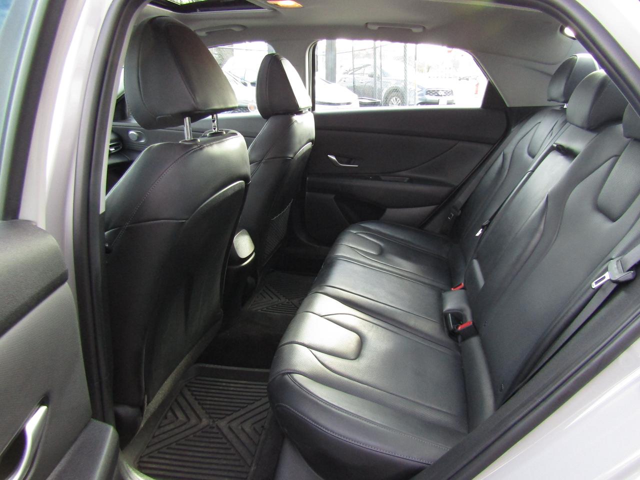 2023 Hyundai Elantra Preferred Tech, Navi, Blindspot, Sunroof, Leather, Alloy, *Certified* Photo