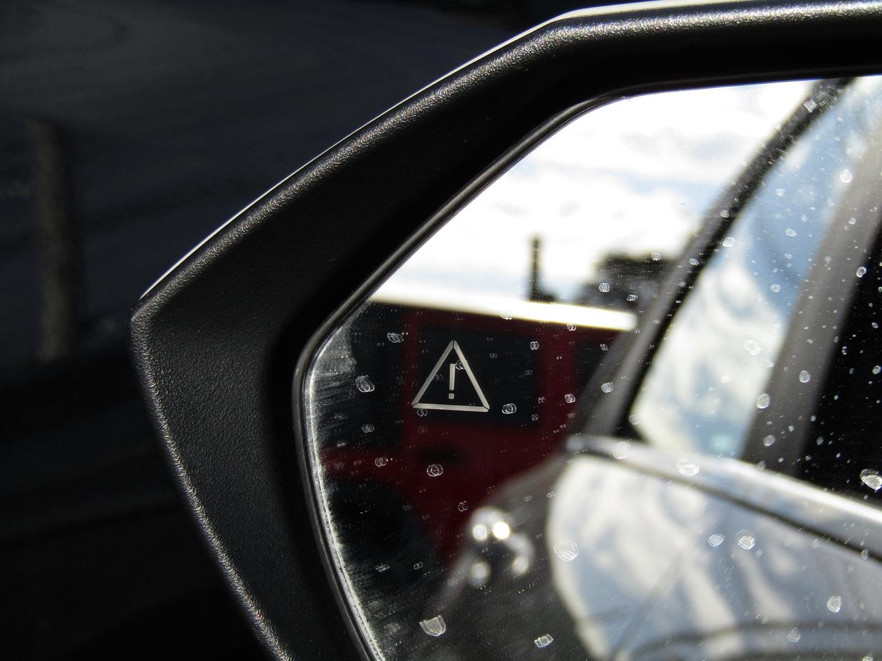 2023 Hyundai Elantra Preferred Tech, Navi, Blindspot, Sunroof, Leather, Alloy, *Certified* Photo