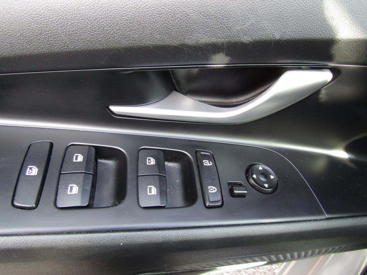 2023 Hyundai Elantra Preferred Tech, Navi, Blindspot, Sunroof, Leather, Alloy, *Certified* Photo