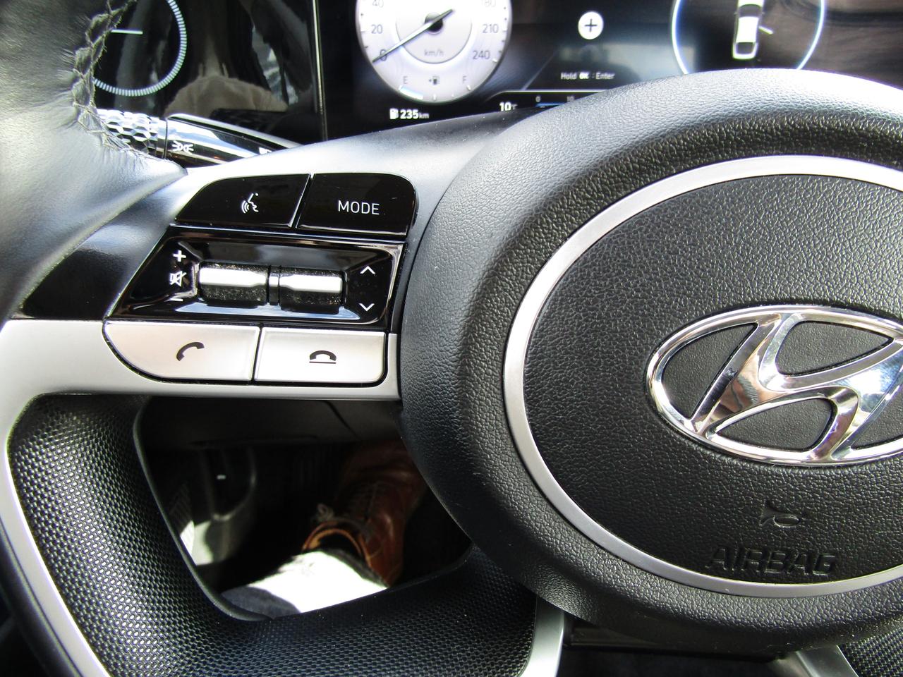 2023 Hyundai Elantra Preferred Tech, Navi, Blindspot, Sunroof, Leather, Alloy, *Certified* Photo