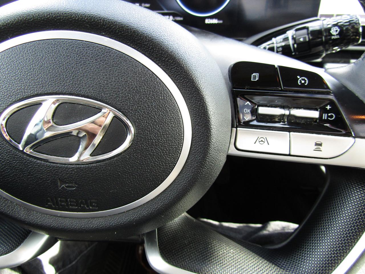 2023 Hyundai Elantra Preferred Tech, Navi, Blindspot, Sunroof, Leather, Alloy, *Certified* Photo