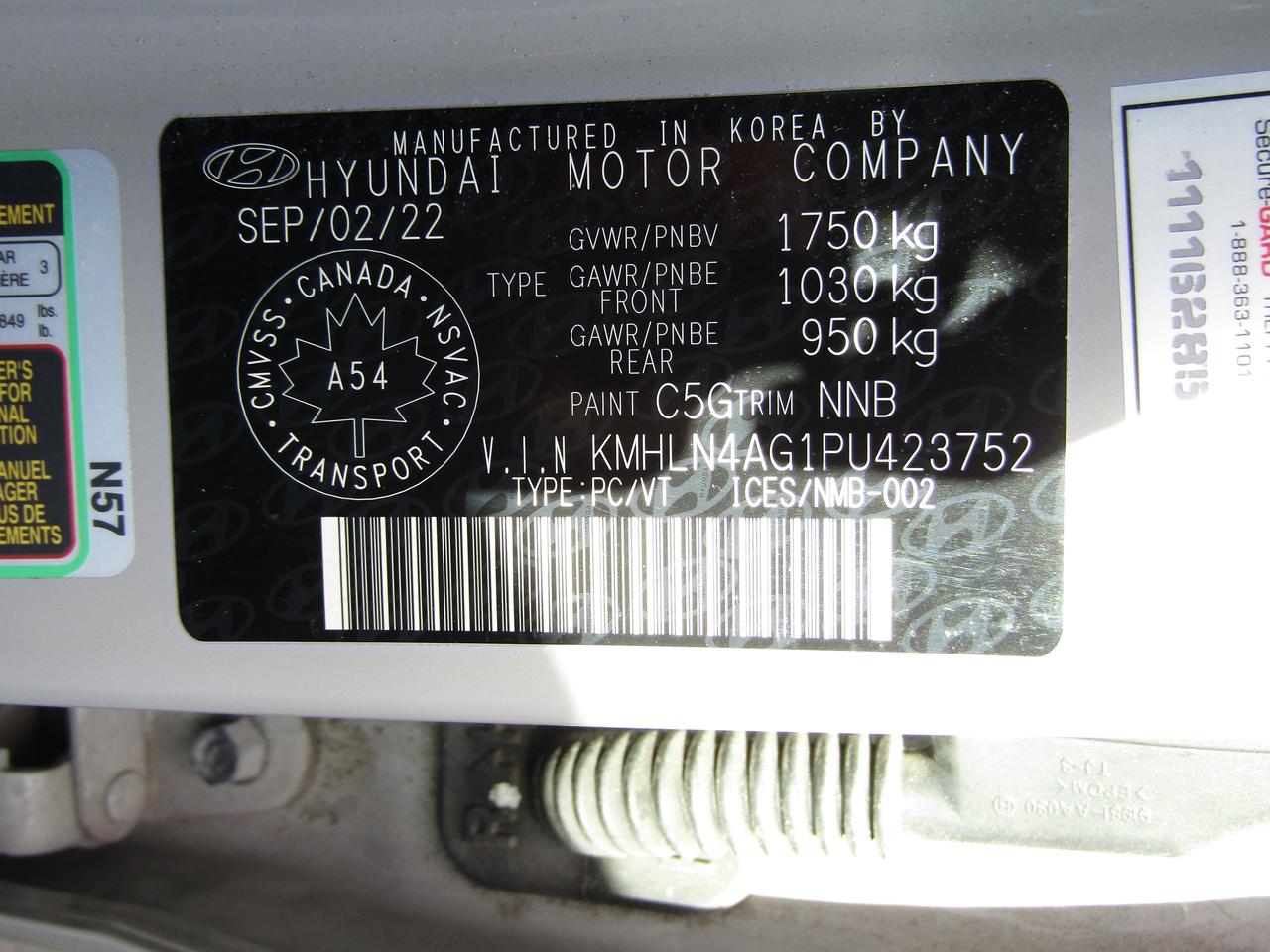2023 Hyundai Elantra Preferred Tech, Navi, Blindspot, Sunroof, Leather, Alloy, *Certified* Photo
