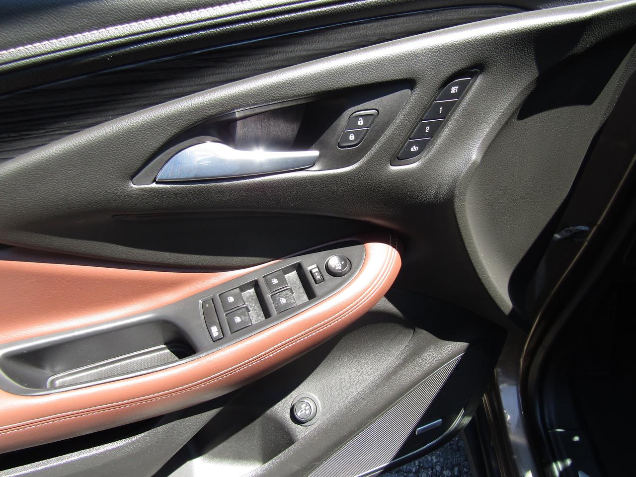 2017 Buick Envision Premium, AWD, Navi, Leather, Camera, Pano, Memory, *Certified* Photo