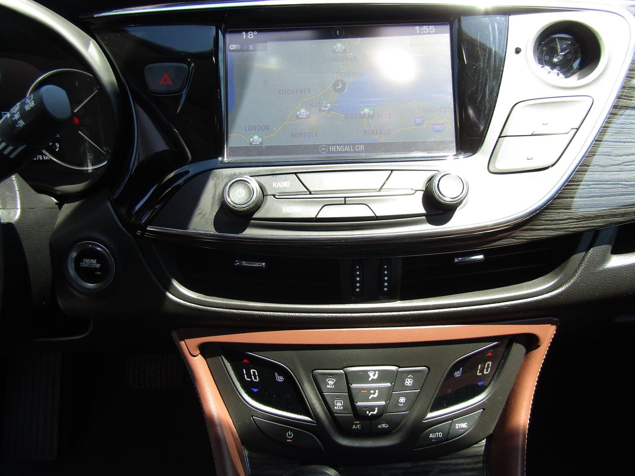 2017 Buick Envision Premium, AWD, Navi, Leather, Camera, Pano, Memory, *Certified* Photo