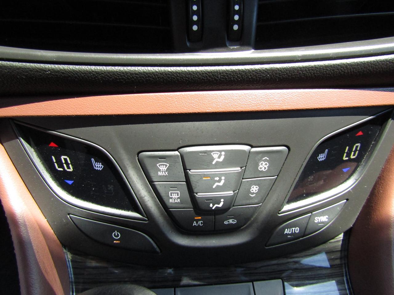 2017 Buick Envision Premium, AWD, Navi, Leather, Camera, Pano, Memory, *Certified* Photo