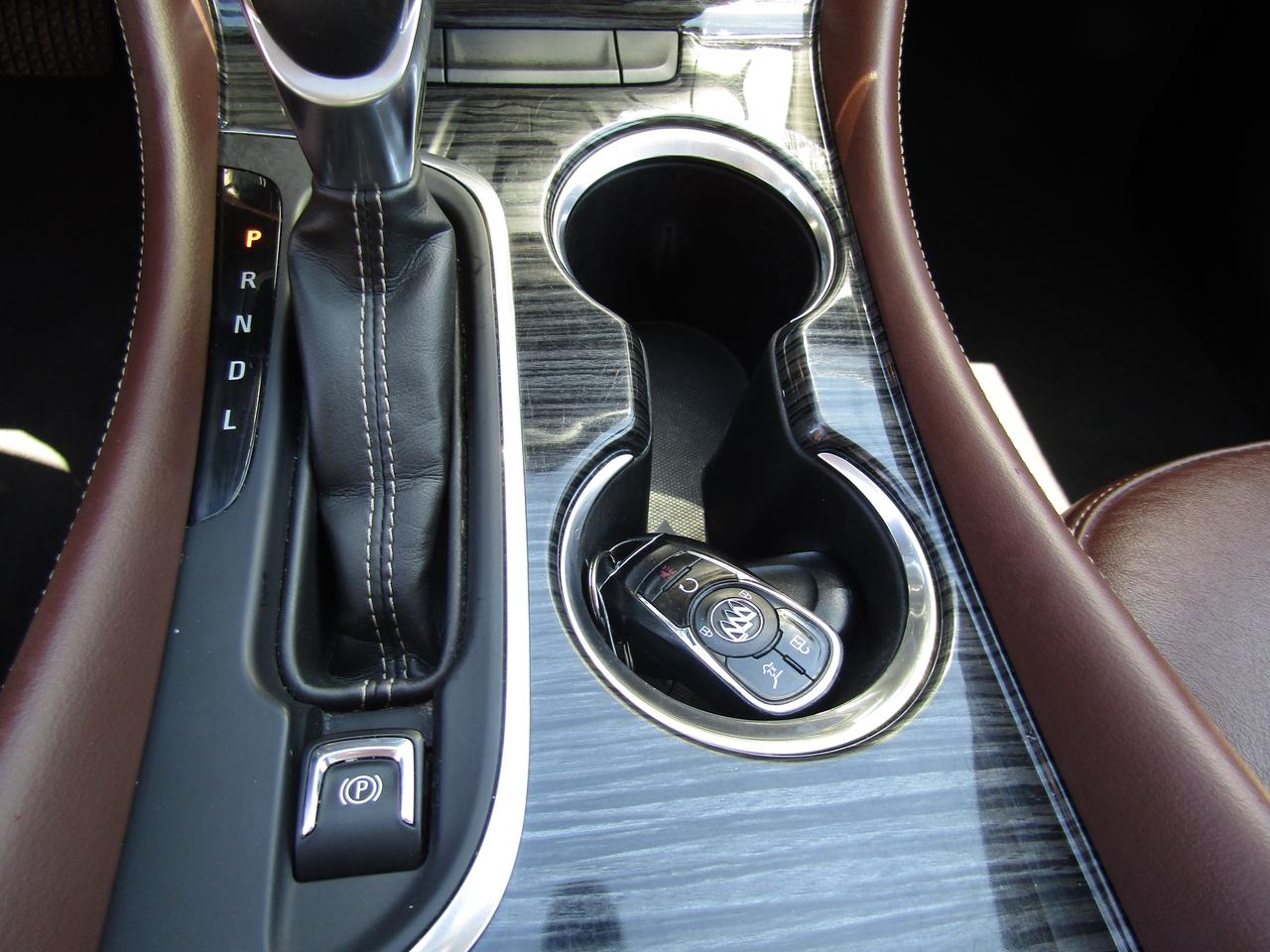 2017 Buick Envision Premium, AWD, Navi, Leather, Camera, Pano, Memory, *Certified* Photo