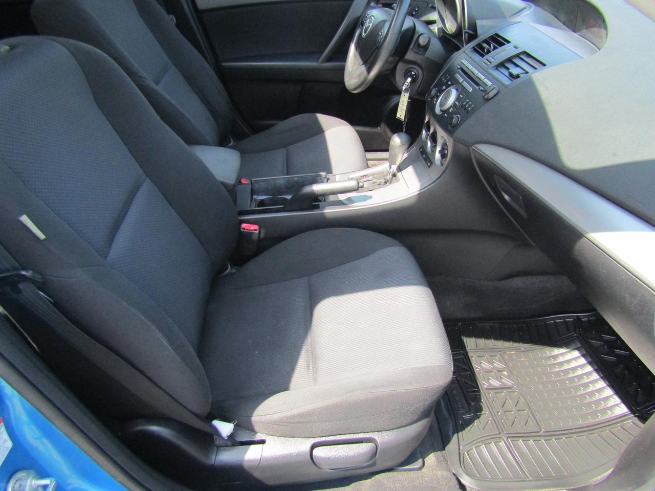 2010 Mazda MAZDA3 GS, Sunroof, Bluetooth, Cruise Ctrl, Alloy, *Certified* Photo