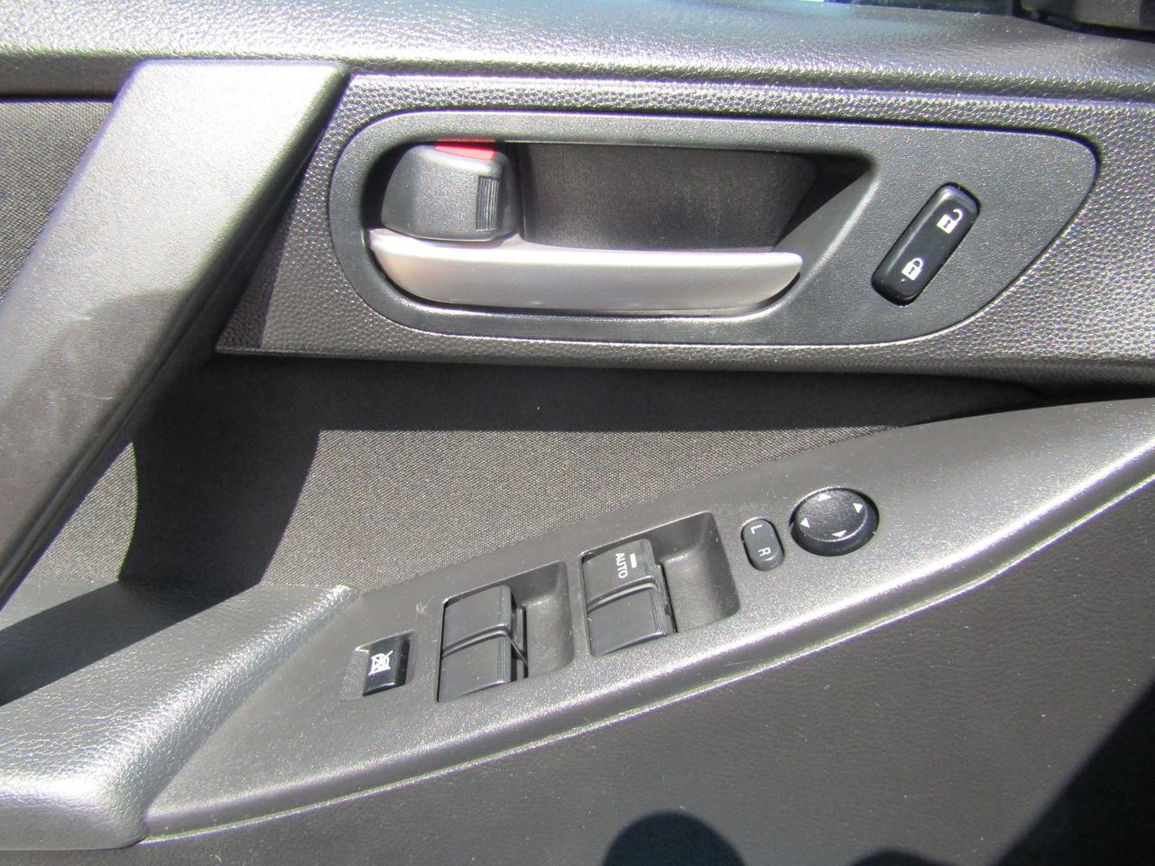 2010 Mazda MAZDA3 GS, Sunroof, Bluetooth, Cruise Ctrl, Alloy, *Certified* Photo