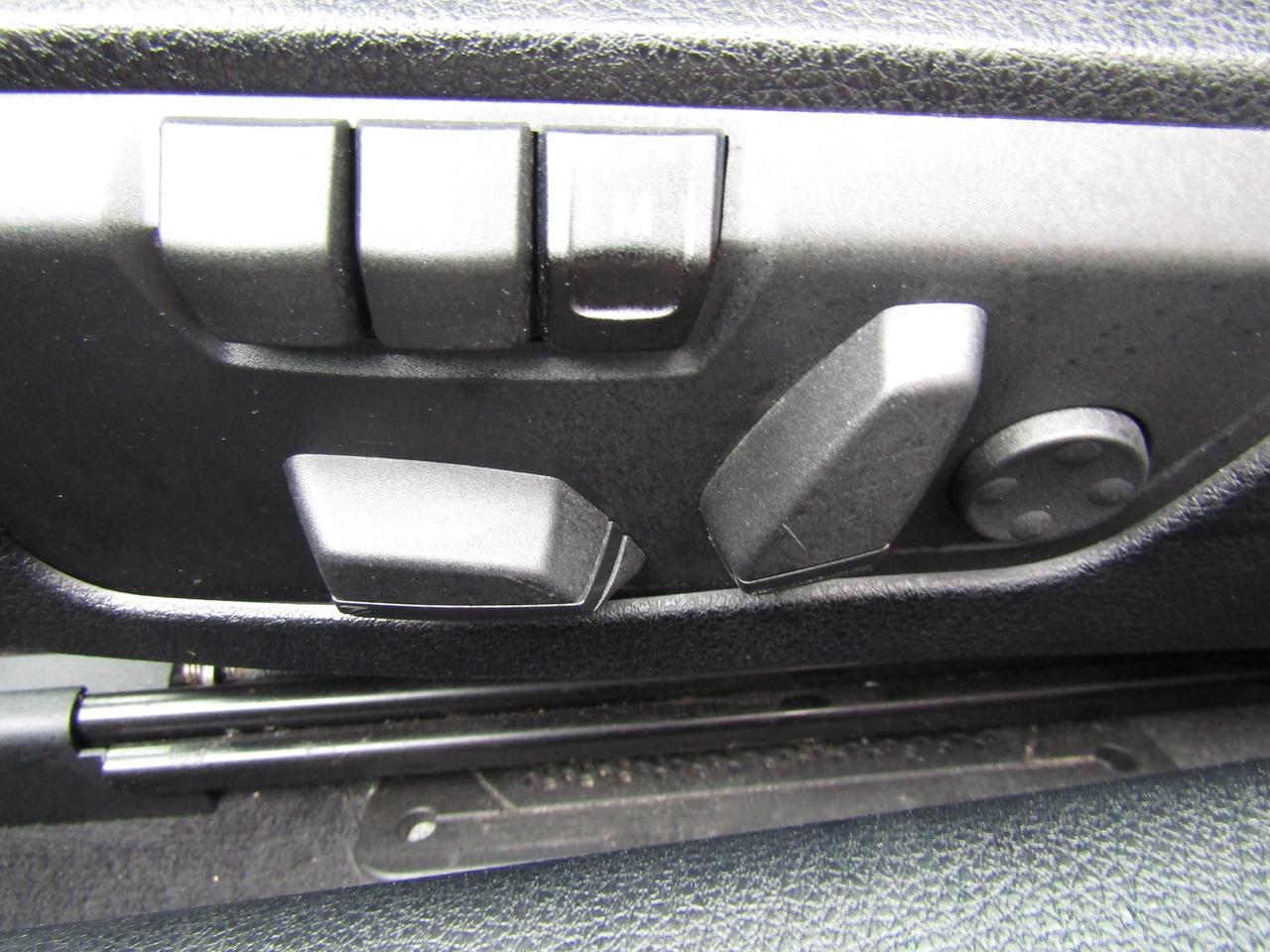 2012 BMW 6-Series 650i, AWD, Navi, Camera, Leather, Sunroof, LOW KM, *Certified* Photo