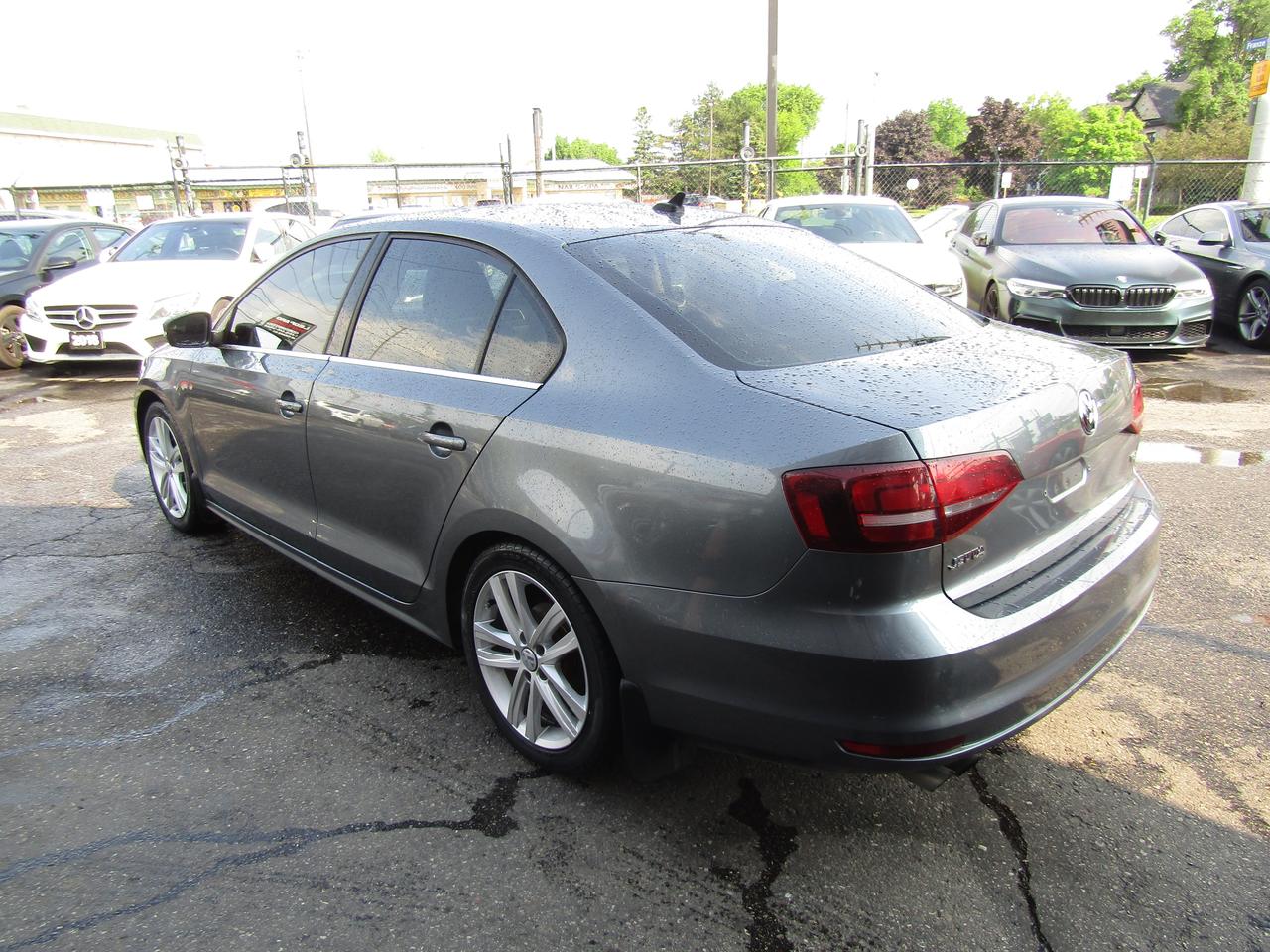 2017 Volkswagen Jetta Highline, Sunroof, Blind Spots, Leather Seats, Cruise Ctrl, Camera, *Certified* Photo
