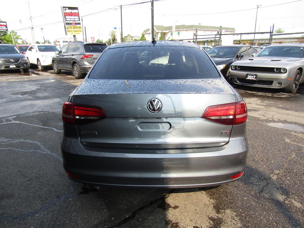 2017 Volkswagen Jetta Highline, Sunroof, Blind Spots, Leather Seats, Cruise Ctrl, Camera, *Certified* Photo