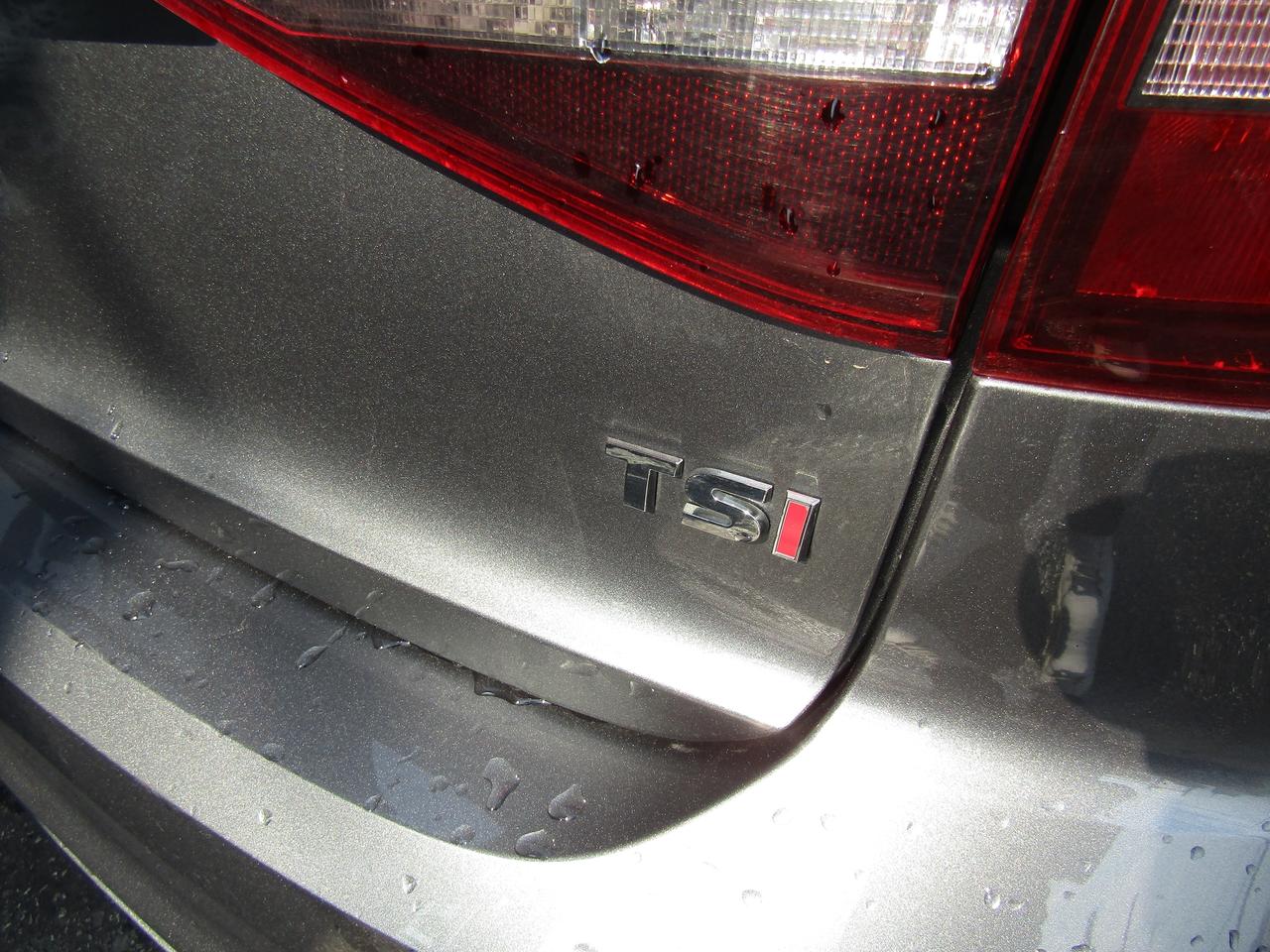 2017 Volkswagen Jetta Highline, Sunroof, Blind Spots, Leather Seats, Cruise Ctrl, Camera, *Certified* Photo