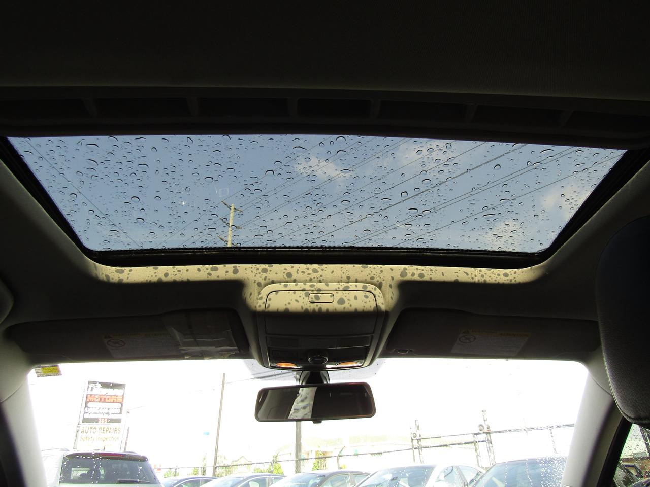 2017 Volkswagen Jetta Highline, Sunroof, Blind Spots, Leather Seats, Cruise Ctrl, Camera, *Certified* Photo