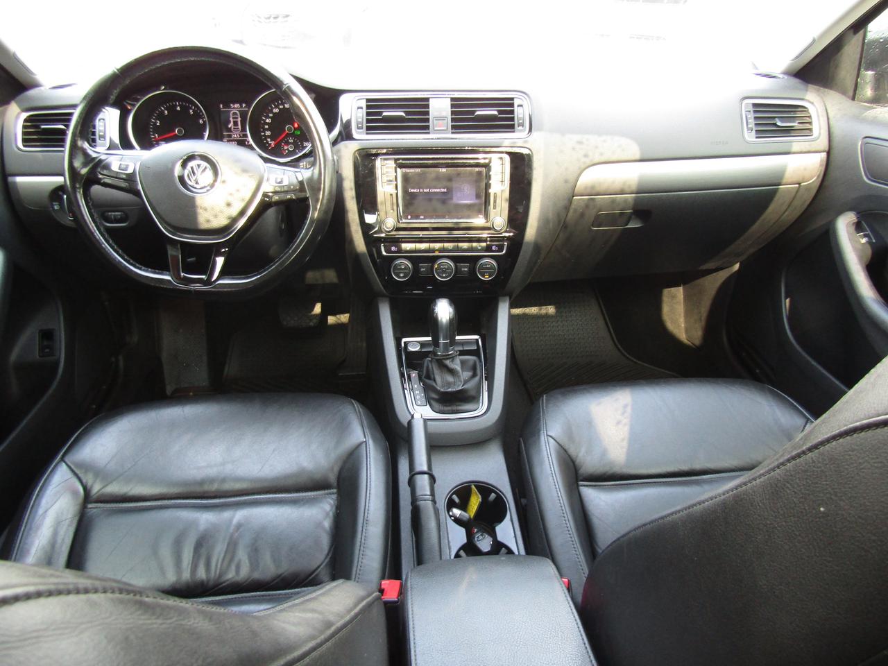 2017 Volkswagen Jetta Highline, Sunroof, Blind Spots, Leather Seats, Cruise Ctrl, Camera, *Certified* Photo
