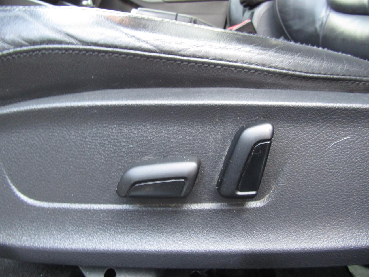 2017 Volkswagen Jetta Highline, Sunroof, Blind Spots, Leather Seats, Cruise Ctrl, Camera, *Certified* Photo