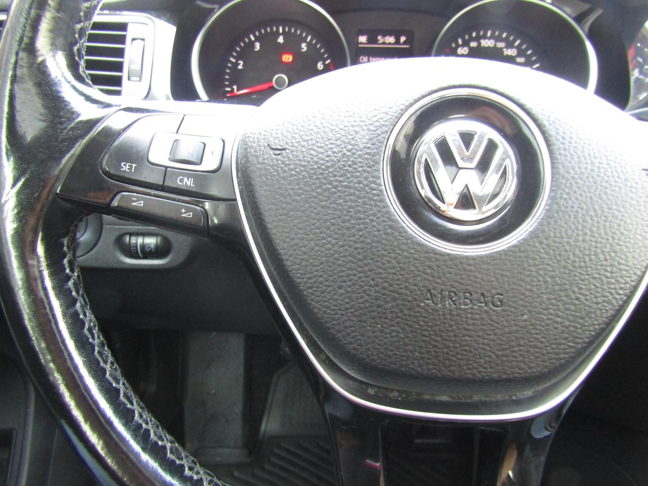 2017 Volkswagen Jetta Highline, Sunroof, Blind Spots, Leather Seats, Cruise Ctrl, Camera, *Certified* Photo