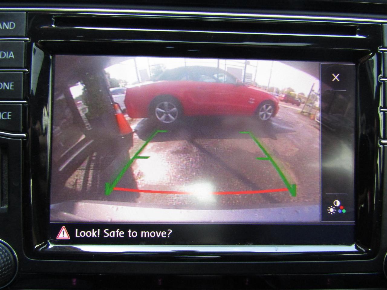 2017 Volkswagen Jetta Highline, Sunroof, Blind Spots, Leather Seats, Cruise Ctrl, Camera, *Certified* Photo