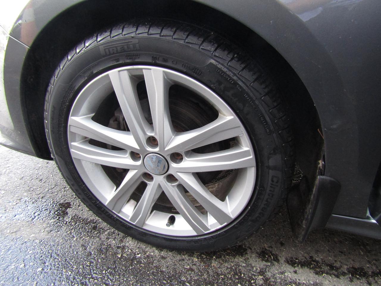 2017 Volkswagen Jetta Highline, Sunroof, Blind Spots, Leather Seats, Cruise Ctrl, Camera, *Certified* Photo