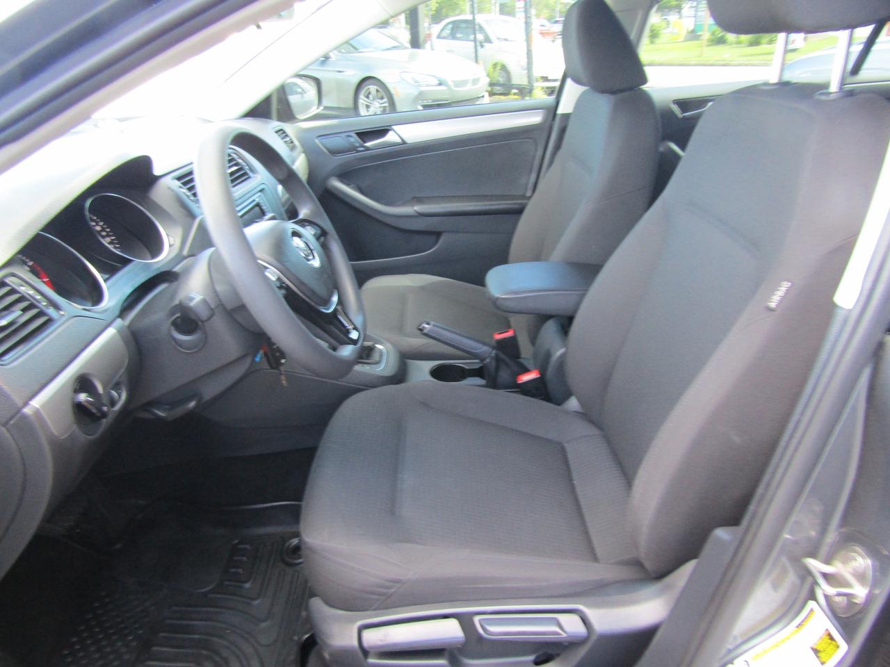 2017 Volkswagen Jetta Trendline, Camera, Auomtaic, Pwr Windows, *Certified* Photo