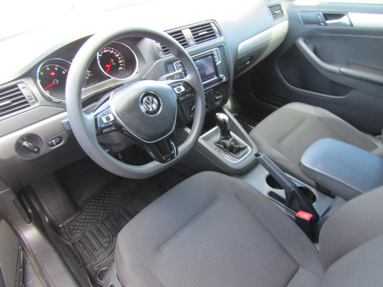 2017 Volkswagen Jetta Trendline, Camera, Auomtaic, Pwr Windows, *Certified* Photo