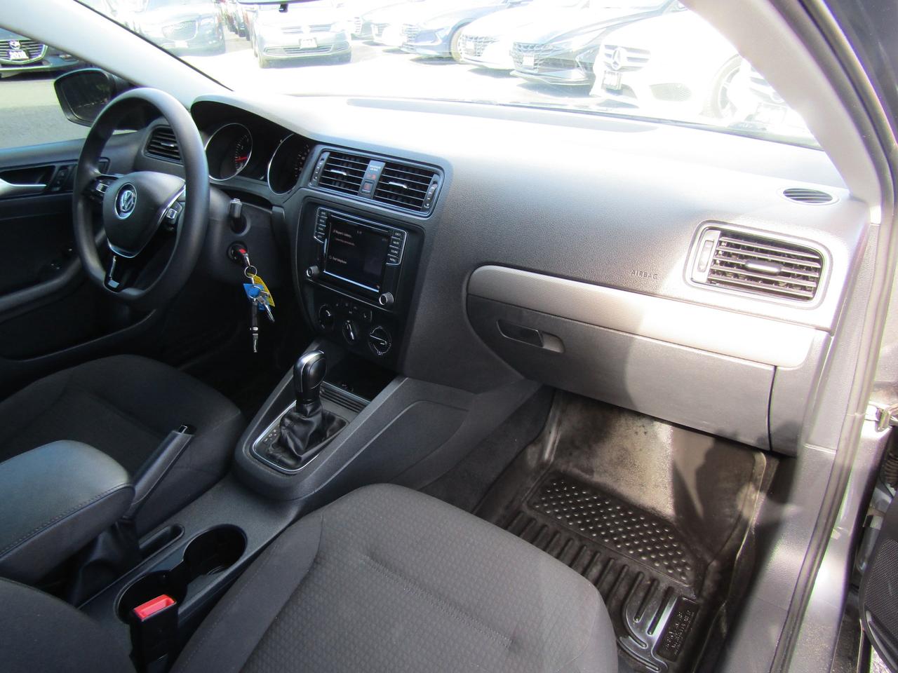 2017 Volkswagen Jetta Trendline, Camera, Auomtaic, Pwr Windows, *Certified* Photo