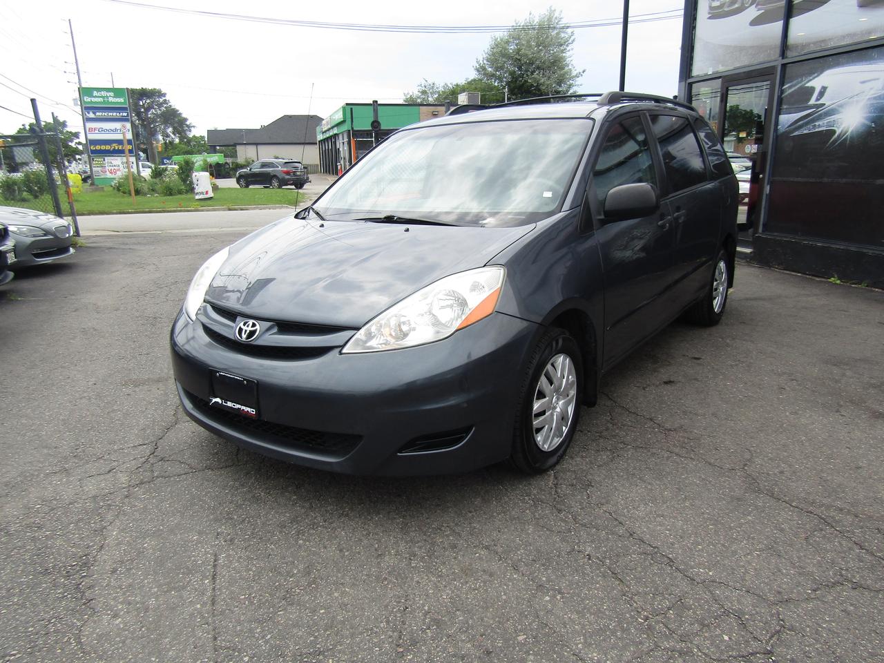 2010 Toyota Sienna CE, 8Pass ,Cruise Ctrl, Automatic Trans.*Certified* Photo2