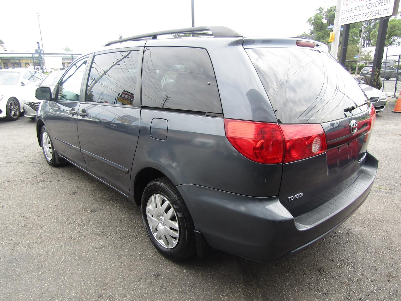 2010 Toyota Sienna CE, 8Pass ,Cruise Ctrl, Automatic Trans.*Certified* Photo