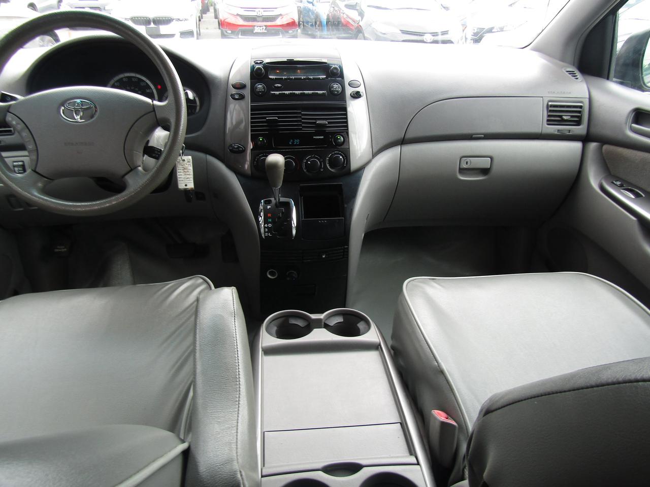 2010 Toyota Sienna CE, 8Pass ,Cruise Ctrl, Automatic Trans.*Certified* Photo