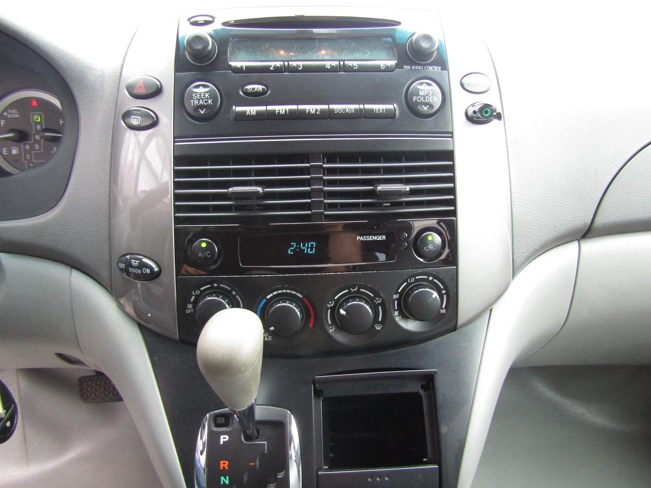 2010 Toyota Sienna CE, 8Pass ,Cruise Ctrl, Automatic Trans.*Certified* Photo