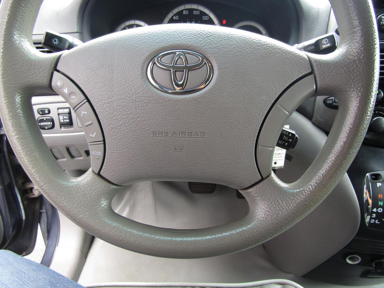 2010 Toyota Sienna CE, 8Pass ,Cruise Ctrl, Automatic Trans.*Certified* Photo
