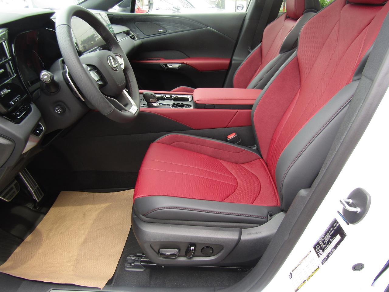 2024 Lexus RX 350 F-Sport, AWD, Navi, Blind Spot, Pano, 360 Camera, Memory, *Certified* Photo