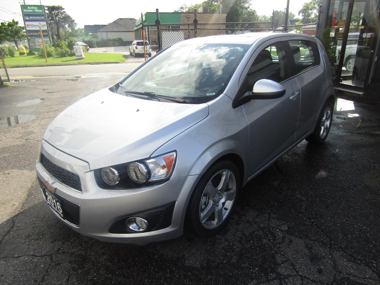 2016 Chevrolet Sonic LT, Sunroof, Camera, Automatic trans, Bluetooth, Cruise Ctrl, *Certified* Photo2