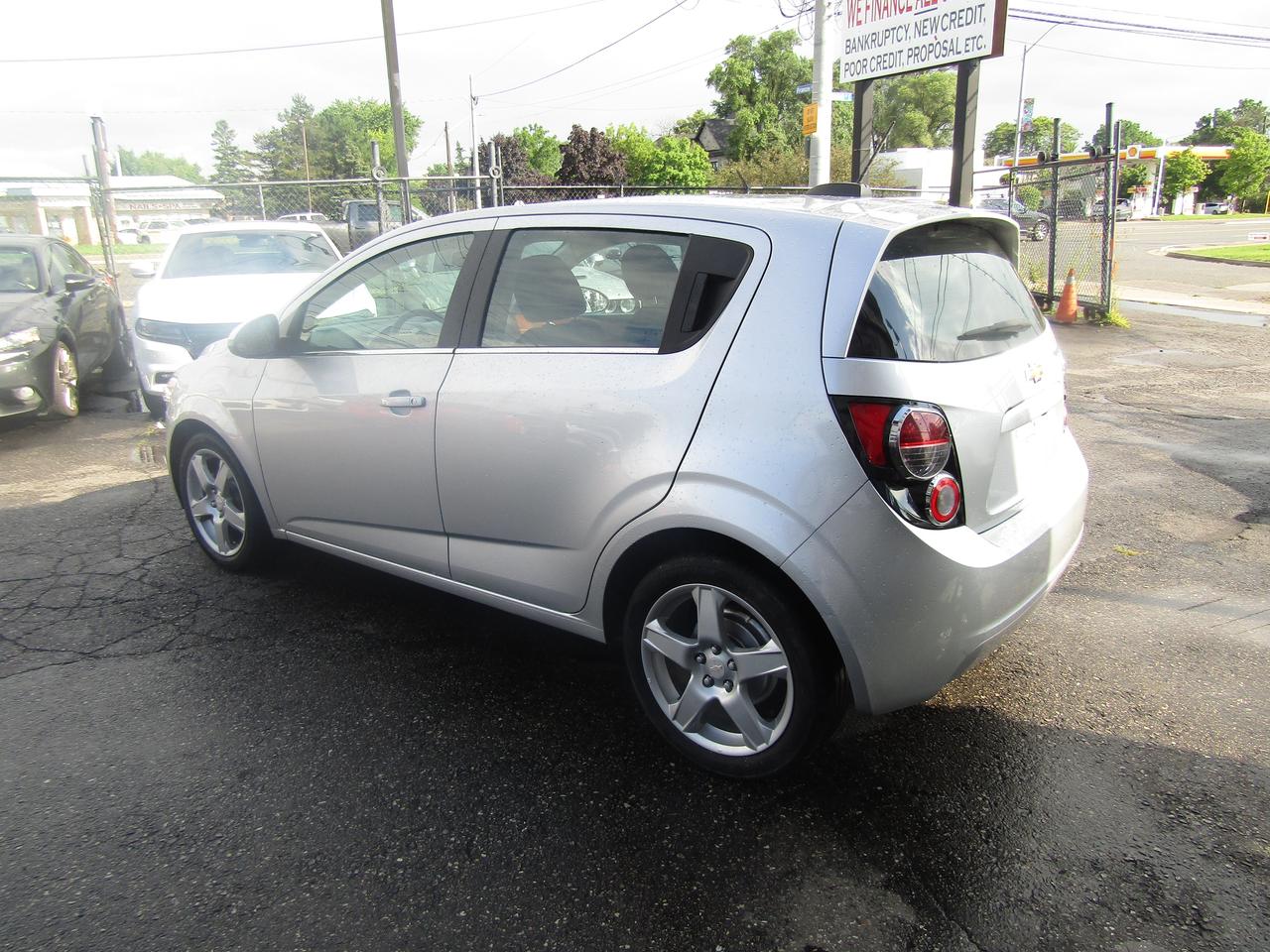 2016 Chevrolet Sonic LT, Sunroof, Camera, Automatic trans, Bluetooth, Cruise Ctrl, *Certified* Photo4
