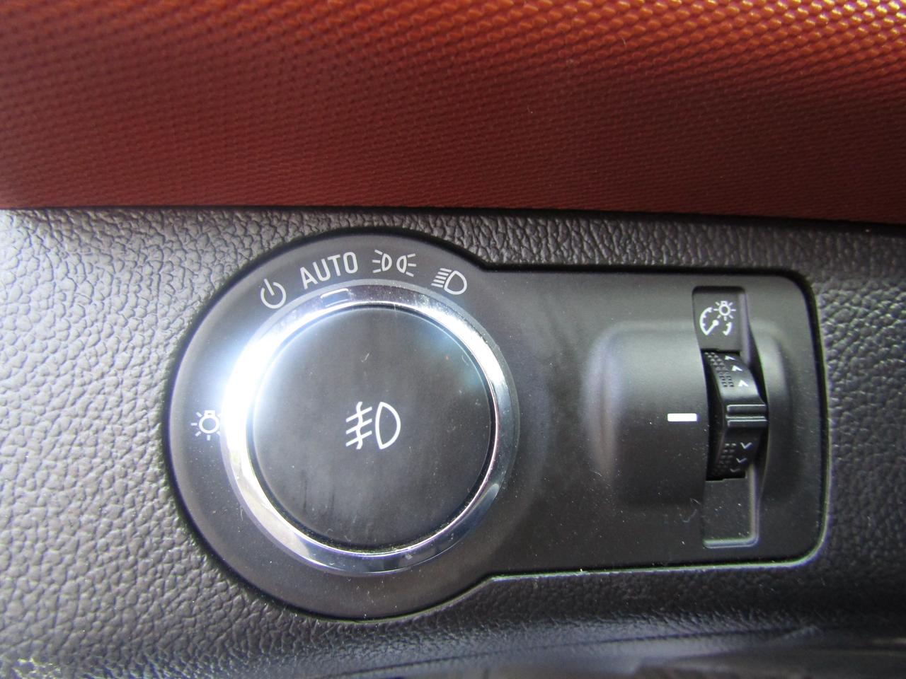 2016 Chevrolet Sonic LT, Sunroof, Camera, Automatic trans, Bluetooth, Cruise Ctrl, *Certified* Photo