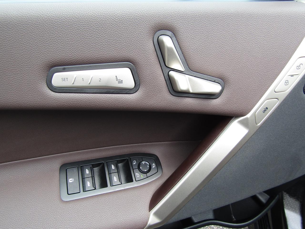 2023 BMW iX XDrive40, Electric, Navi, Camera, Memory, Leather, *Certified* Photo