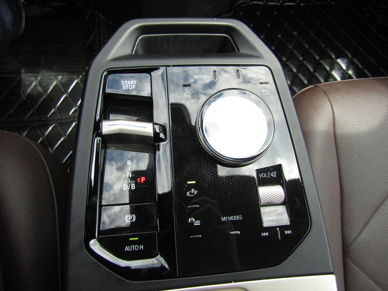 2023 BMW iX XDrive40, Electric, Navi, Camera, Memory, Leather, *Certified* Photo