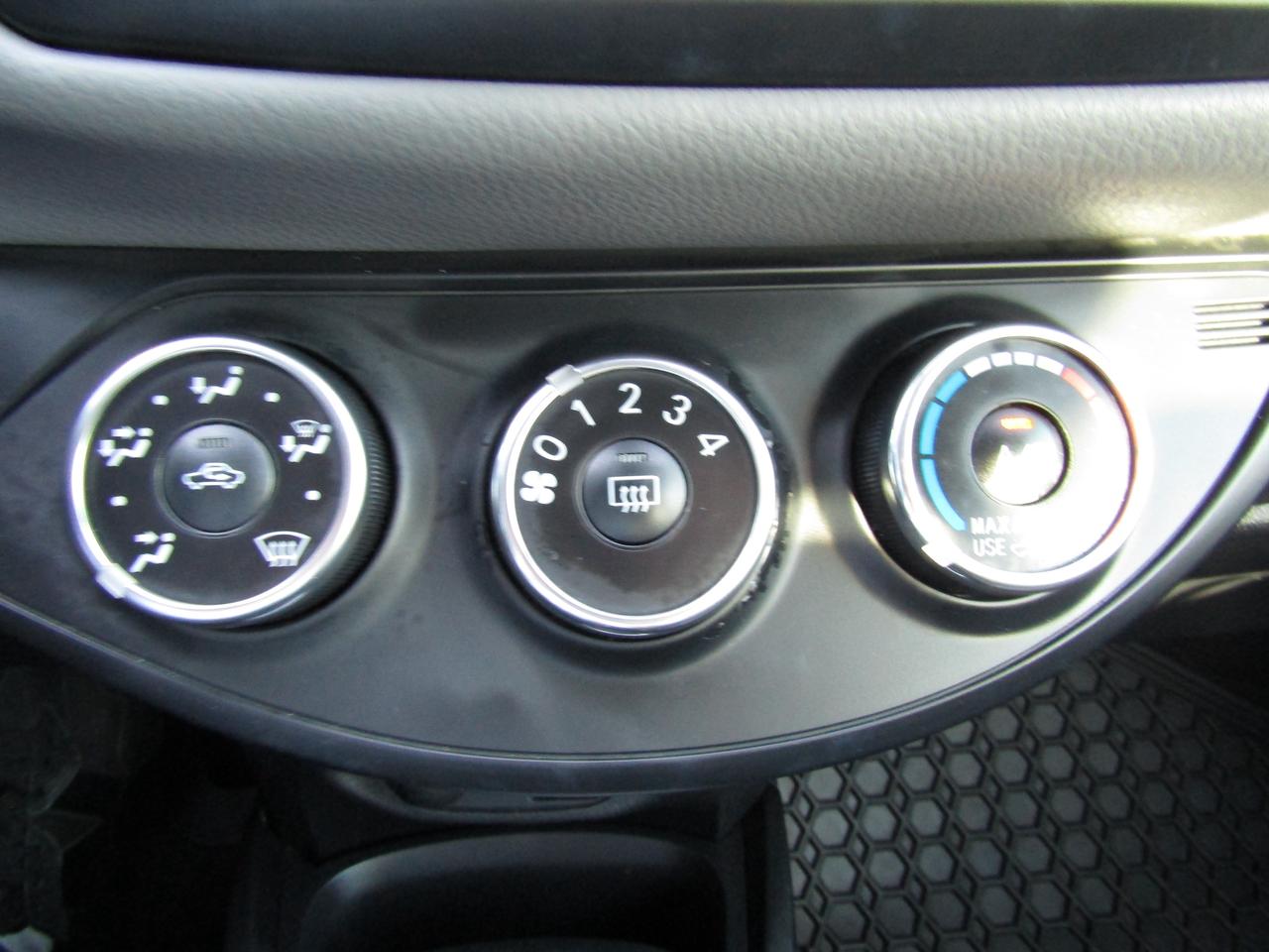 2015 Toyota Yaris LE, Cruise Ctrl, Automatic, Pwr Lock & Windows & Mirror, *Certified* Photo