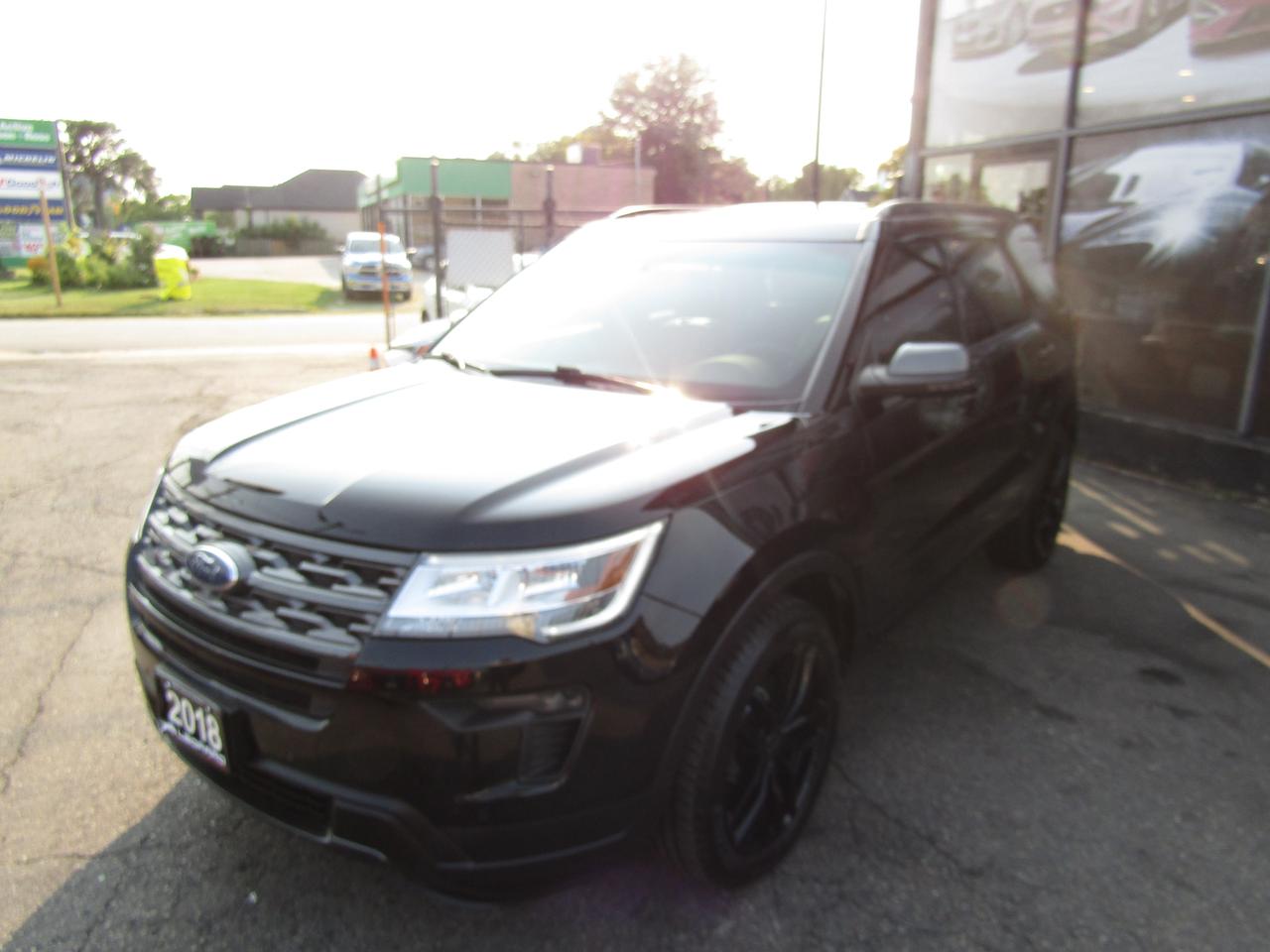 2018 Ford Explorer XLT, AWD, 7Pass, Navi, Pano, Leather, Camera, *Certified* Photo2