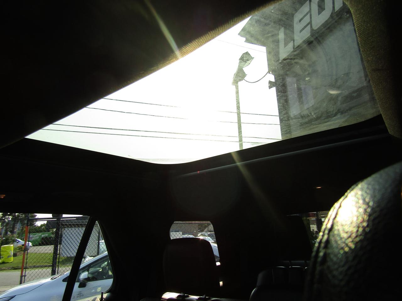 2018 Ford Explorer XLT, AWD, 7Pass, Navi, Pano, Leather, Camera, *Certified* Photo