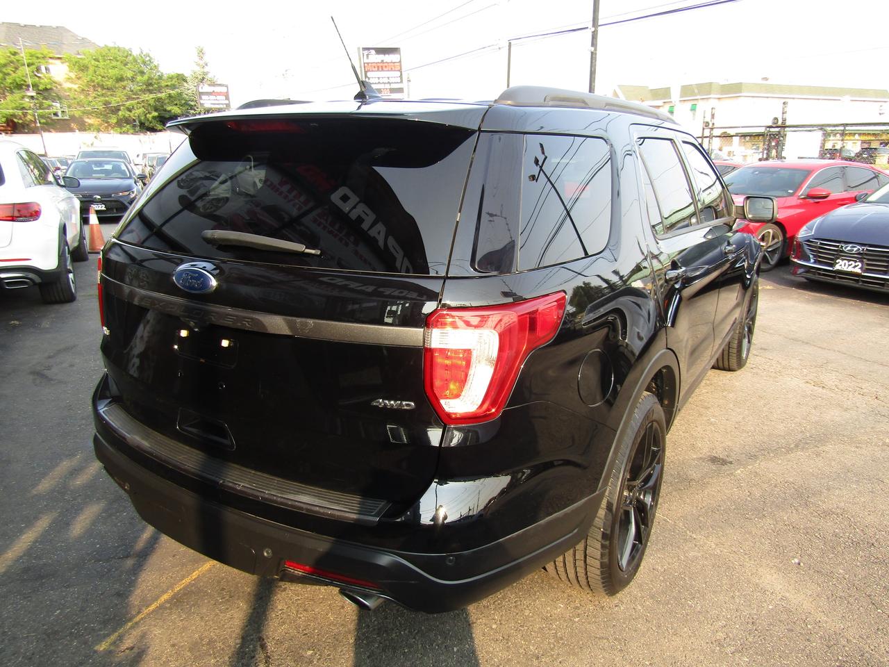 2018 Ford Explorer XLT, AWD, 7Pass, Navi, Pano, Leather, Camera, *Certified* Photo