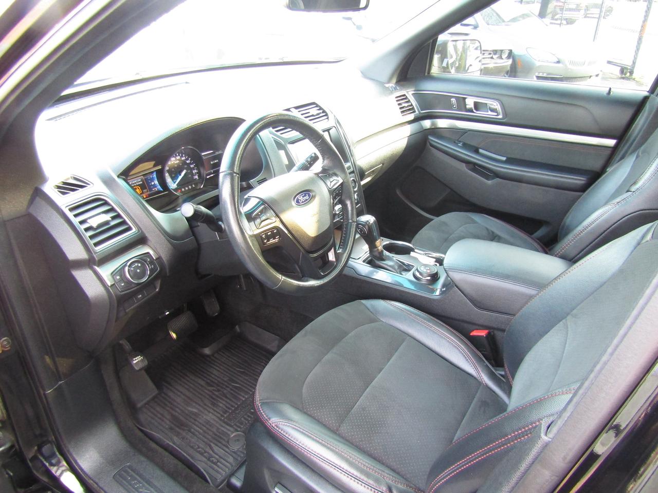 2018 Ford Explorer XLT, AWD, 7Pass, Navi, Pano, Leather, Camera, *Certified* Photo