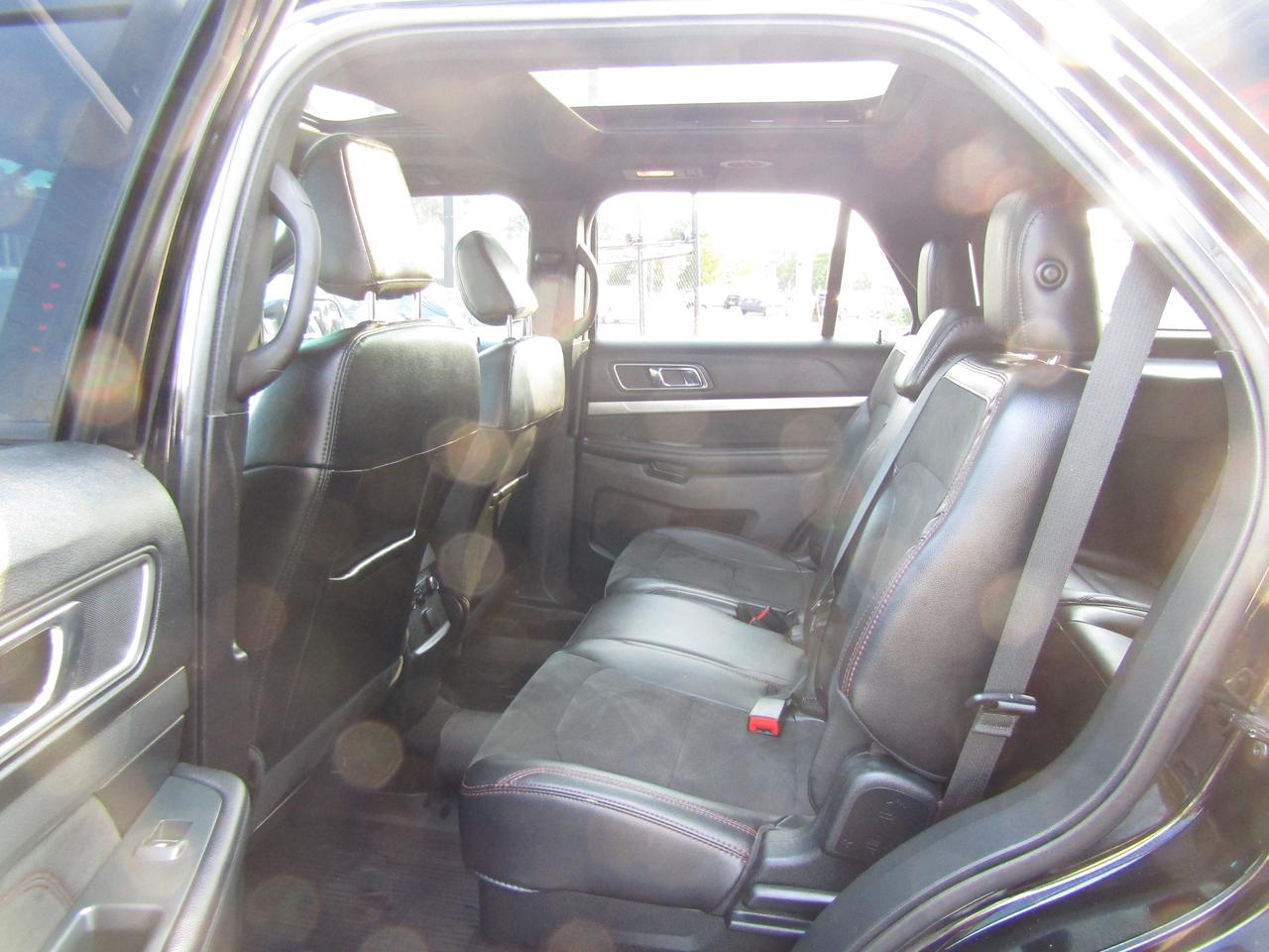 2018 Ford Explorer XLT, AWD, 7Pass, Navi, Pano, Leather, Camera, *Certified* Photo