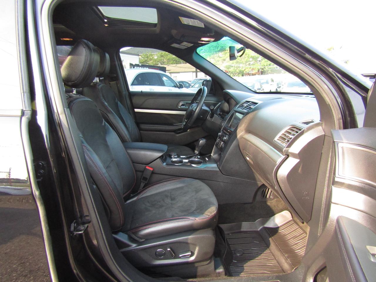 2018 Ford Explorer XLT, AWD, 7Pass, Navi, Pano, Leather, Camera, *Certified* Photo