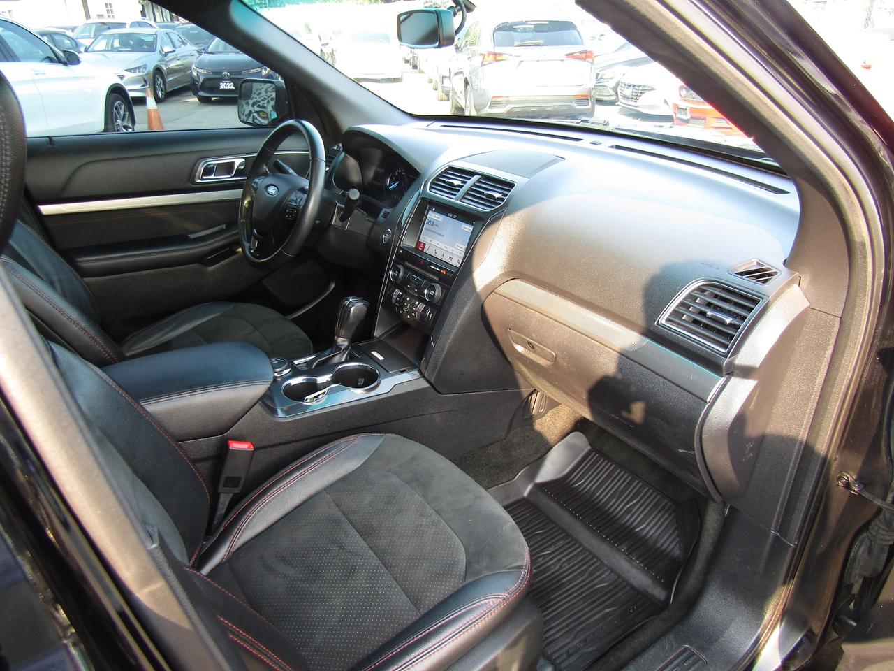 2018 Ford Explorer XLT, AWD, 7Pass, Navi, Pano, Leather, Camera, *Certified* Photo