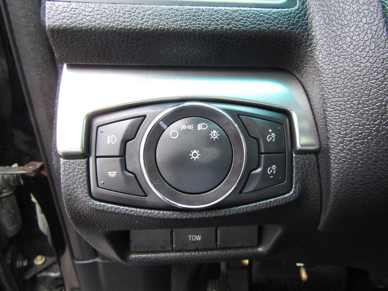 2018 Ford Explorer XLT, AWD, 7Pass, Navi, Pano, Leather, Camera, *Certified* Photo